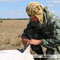 Военнослужащие ССО совершили прыжки с парашютом на полигоне Брестский
