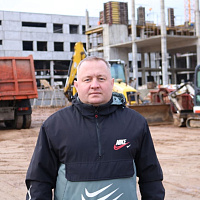 Личный состав 65-й автомобильной и 36-й дорожно-мостовой бригад присоединился к работам на строительстве новой школы