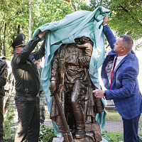 Торжественное открытие копии монумента «Воин-освободитель»