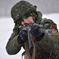 Занятия по огневой подготовке с военнослужащими 48-го отдельного батальона радиоэлектронной борьбы