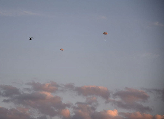 Военнослужащие 38 одшбр совершили прыжки с парашютом