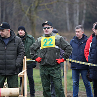 И пером и топором!