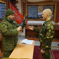 Торжественное вручение оружия