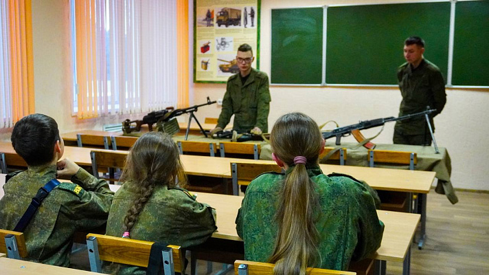 Воспитанники военно-патриотического клуба «Гвардейцы 120-й» посетили столичную механизированную бригаду