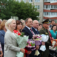 Военнослужащие поздравили школьников с Днём знаний