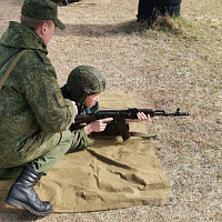 Стреляют суворовцы