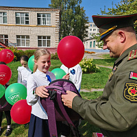 Военнослужащие 65 автбр приняли участие в благотворительной акции «В школу с добрым сердцем»