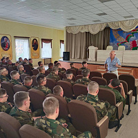 Не забывая о героях