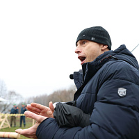 И пером и топором!