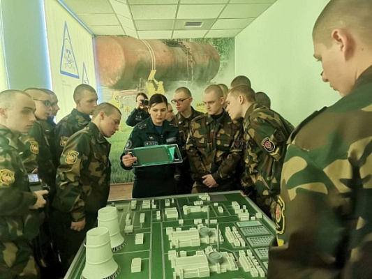 В целях обучения требованиям безопасности