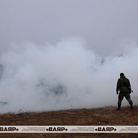 Военнообязанные, призванные из запаса на военные сборы, оттачивают военное мастерство на полигоне