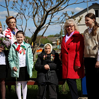 Брестские десантники поздравили ветеранов