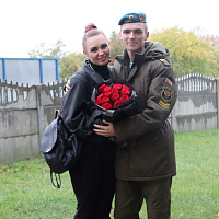 Брестские десантники поздравили мам с наступающим праздником