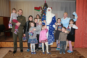 Фотофакт: военные связисты на день стали «героями новогодних сказок»