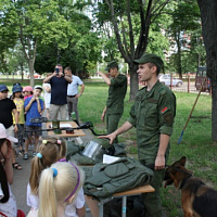 Военные инженеры приехали в гости к школьникам