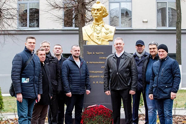 Традициям верны