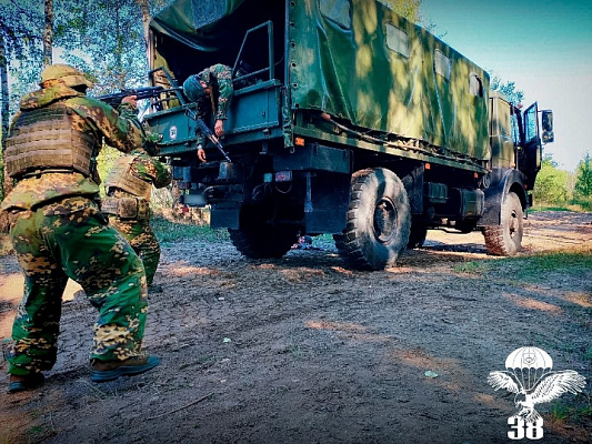 С военнослужащими 38 одшбр проведено комплексное тактическое занятие с боевой стрельбой