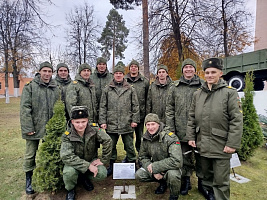 Военнослужащие 72 ОУЦ посадили деревья на память о службе