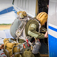 Военнослужащие 38 одшбр совершили прыжки с парашютом