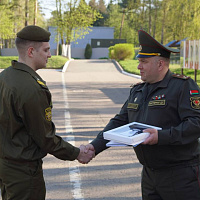 В воинских частях и соединениях Вооружённых Сил чествуют военнослужащих, выслуживших установленные сроки службы