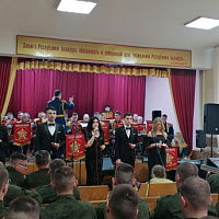 Песня служить помогает