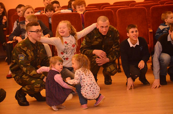 Вайскоўцы наведалі дзяцей з асаблівасцямі псіхафізічнага развіцця