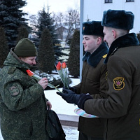 «Подари цветы женщинам»