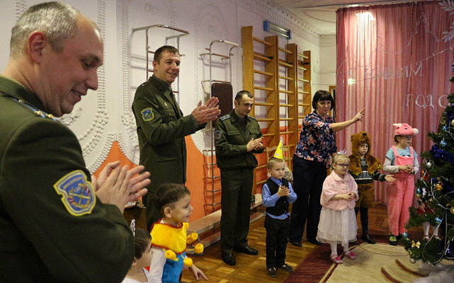 Военнослужащие Барановичей дарят праздник в рамках акции «Наши дети»