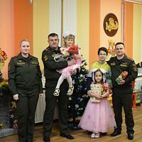 Военнослужащие 65-й автомобильной и 36-й дорожно-мостовой бригад приняли участие в акции «Наши дети»