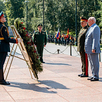 Участники фестиваля «Спасская башня» почтили память погибших воинов