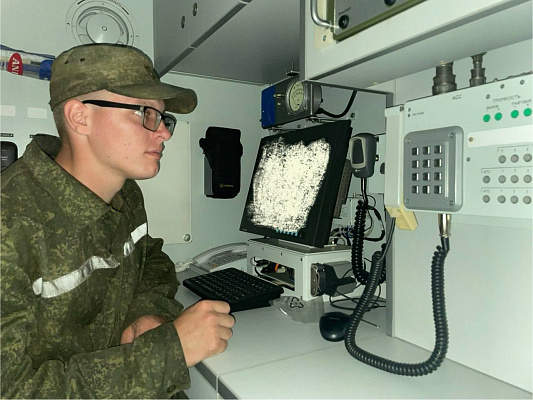 Курсанты 12 шпс отработали навыки на современных средствах связи