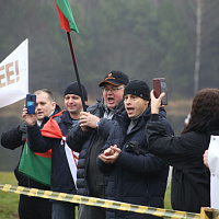 И пером и топором!