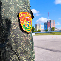 В 6 омбр продолжает работу военно-патриотический лагерь 