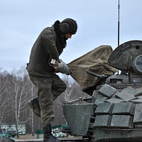 Штатным артиллерийским — в цель!