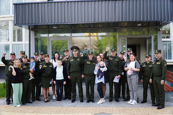 В Могилевском гарнизоне военнослужащим вручили ключи от арендных квартир