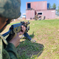С новым пополнением продолжаются занятия по боевой подготовке