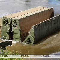 Военнослужащие 188 ибр навели понтонный мост через реку Днепр