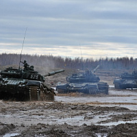 Штатным артиллерийским — в цель!