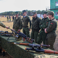 Воспитанники военно-патриотического клуба «Гренада» участвуют в полевом выходе совместно с одним из подразделений 11 омбр