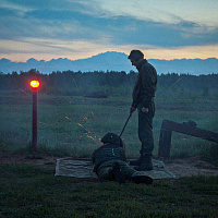 Военнослужащие 36-й дорожно-мостовой бригады отработали навыки стрельбы в ночное время