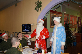 Дед Мороз пришёл в казарму