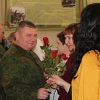 Прекрасным дамам – цветы и поздравления