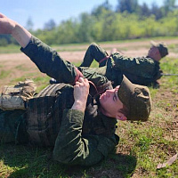 С новым пополнением продолжаются занятия по боевой подготовке