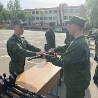 Ритуал вручения оружия в 72 ОУЦ