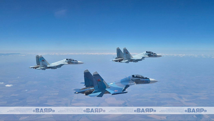 Плановые полеты на аэродроме 61иаб