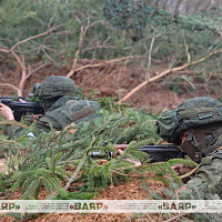 Военнослужащие одного из подразделений механизированной бригады выдвинулись из района сосредоточения в боевые порядки