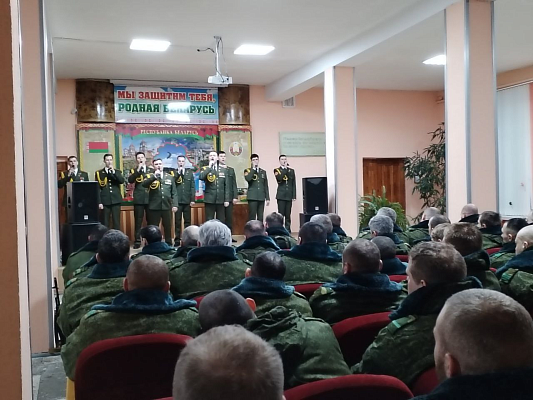 Концерт на полигоне для военнослужащих запаса