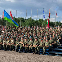 С песней служить веселее