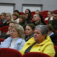 Слонимские гвардейцы подарили женщинам праздничный концерт