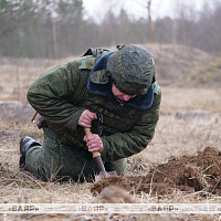 Военнообязанные продолжают осваивать курс общевойсковой подготовки на полигоне Лепельский